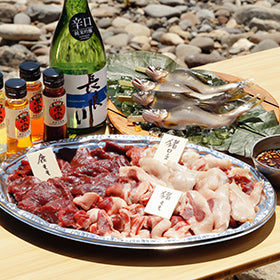 【地酒付】天然鮎2匹+ジビエ焼肉400g 2人前 天然 ぎふジビエ焼肉セット（天然友釣り鮎串さし2匹）（猪肉ロース・猪バラ・猪肉もも・鹿肉　またぎタレ付き）